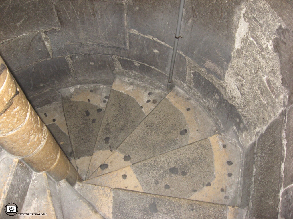 Винтовая лестница в соборе Святого Стефана в Вене | Vikkitraveling Blog