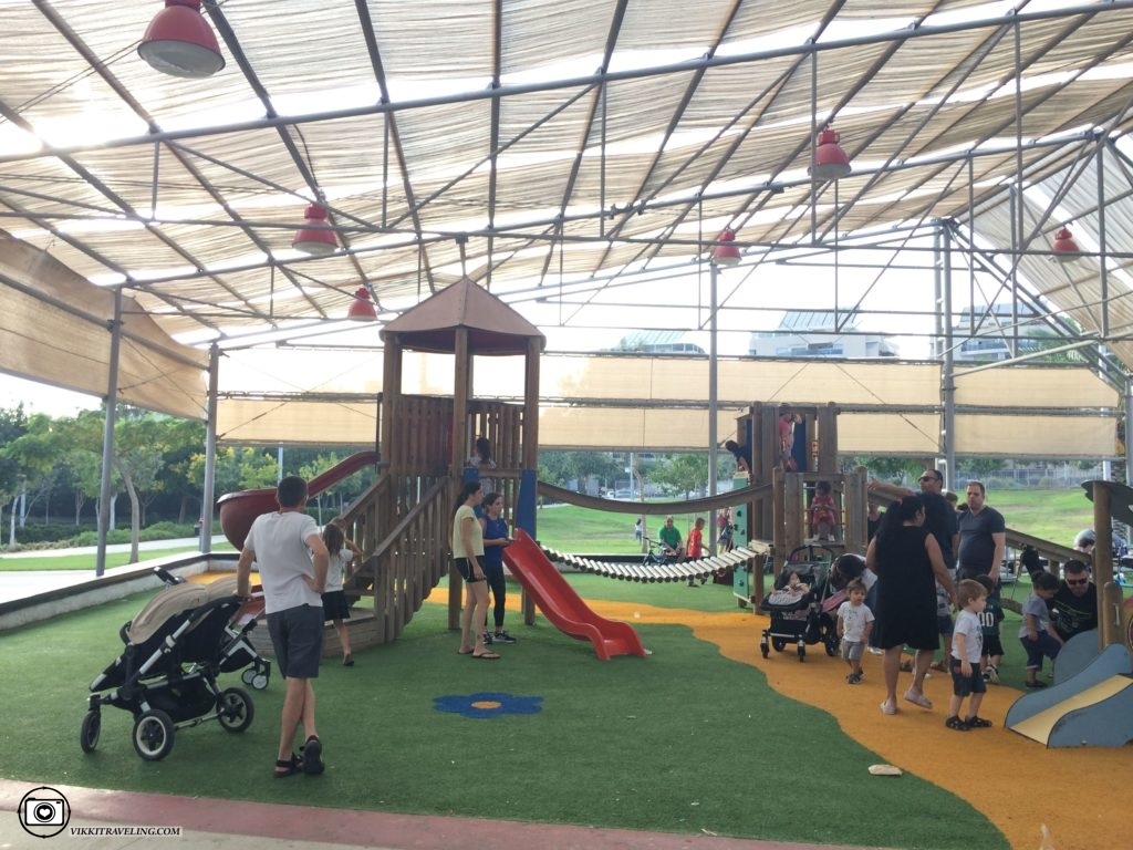 Детская площадка в парке Бэ-иврит | Vikki Traveling Blog