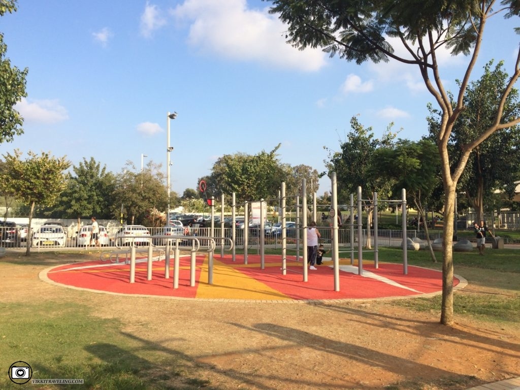 Спортивная площадка в парке Бэ-иврит | Vikki Traveling Blog